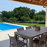 فيلة Yucca Istra