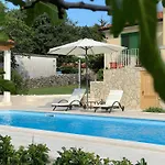 Yucca Istra * لابين